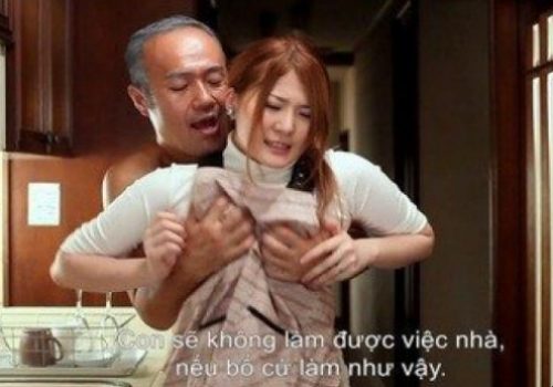 Con dâu ngoan bị bố chồng giữ lại địt liên tục